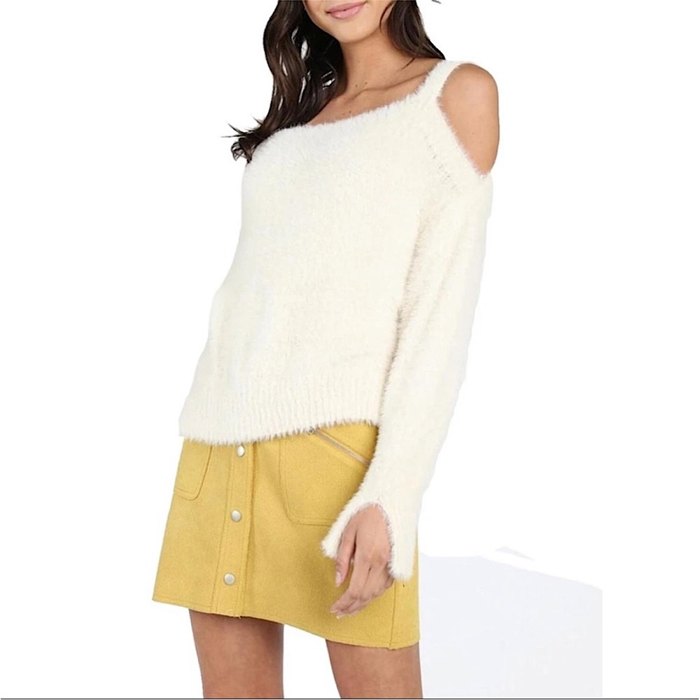 Honey Punch Cream Furry Cold Shoulder Sweater S‎